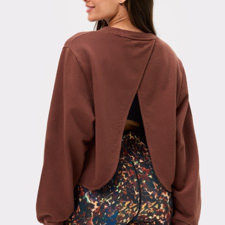 Stronger Open Back Peysa