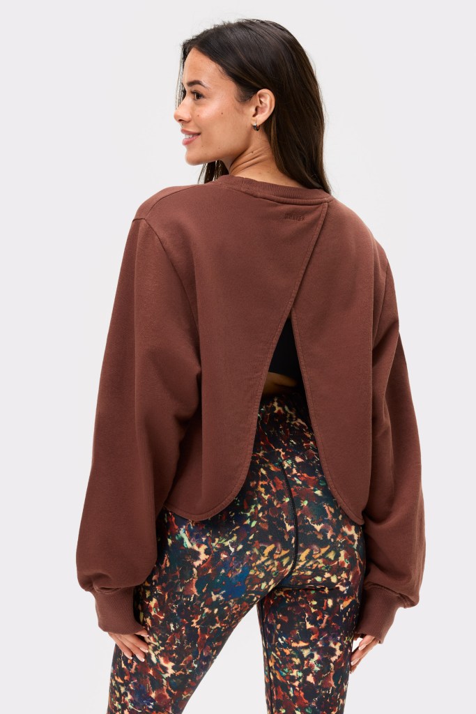 Stronger Open Back Peysa